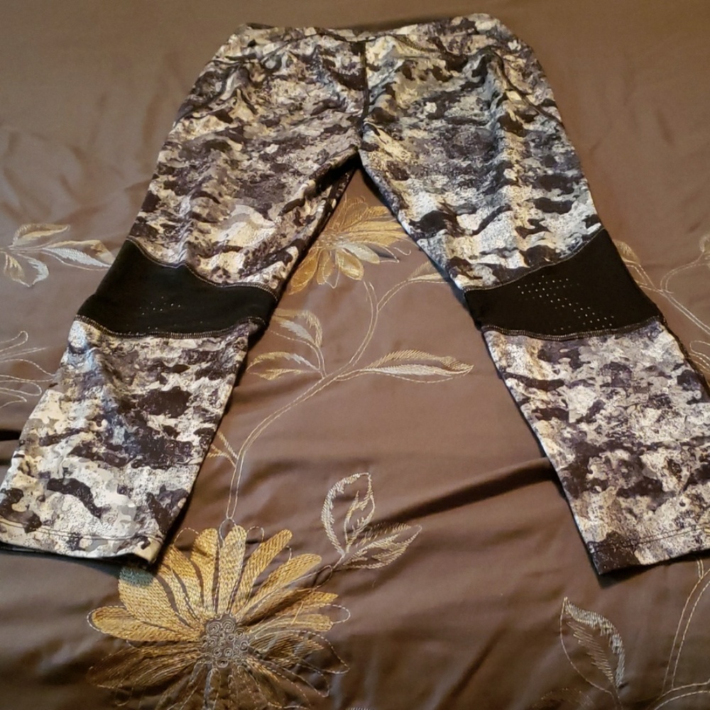 Workout capris - Picture 3 of 3